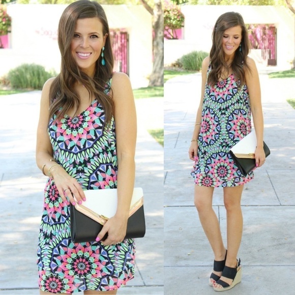 Medallion Shift Sleeveless Mini Dress Size Medium - Picture 1 of 10